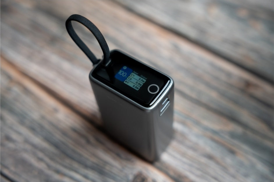 Swissten 22013977 Power Bank 25000 – 25,000mAh, 100W USB-C PD & Built-in Cable, Digital Display, Grey