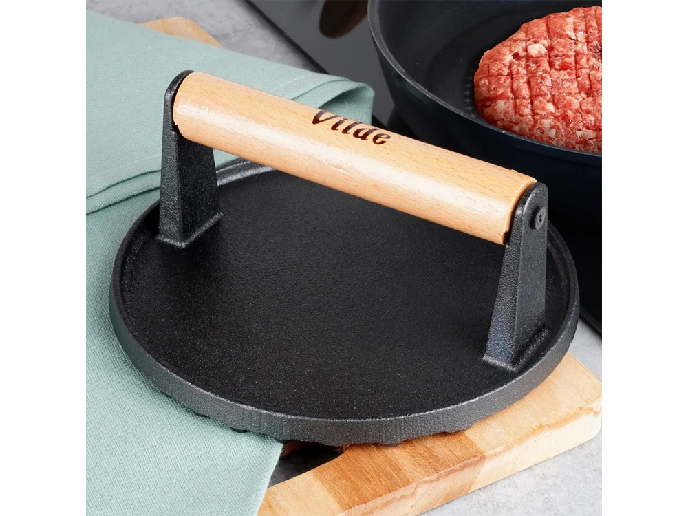 Vilde Cast Line Burger Press Cast Iron 17.5cm – Wooden Handle, Black – view 2