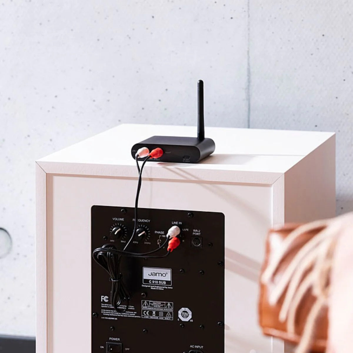 Marmitek Wireless Audio Senders — Side View