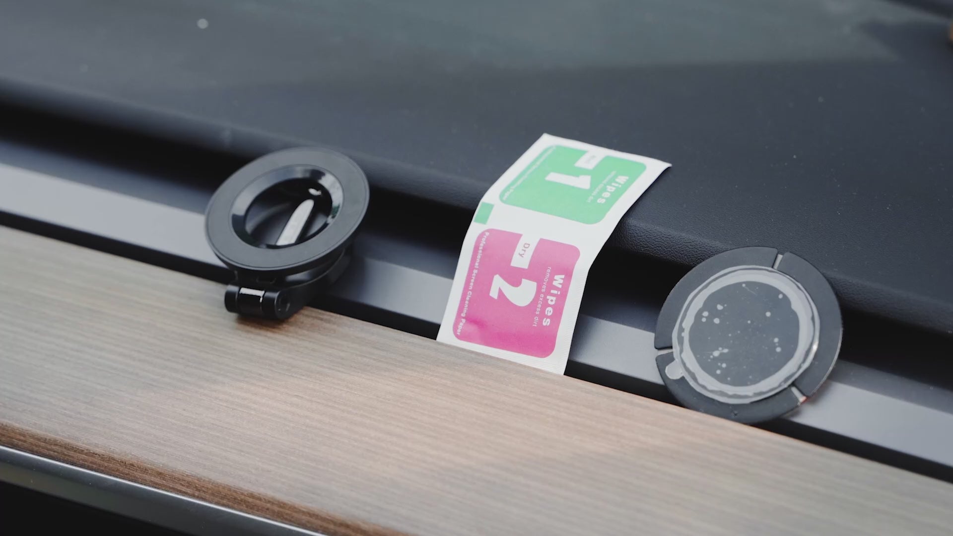 Load video: LISEN MagSafe Magnetic Car Mount – 24-Magnet Ultra-Strong Grip &amp; 360° Rotation